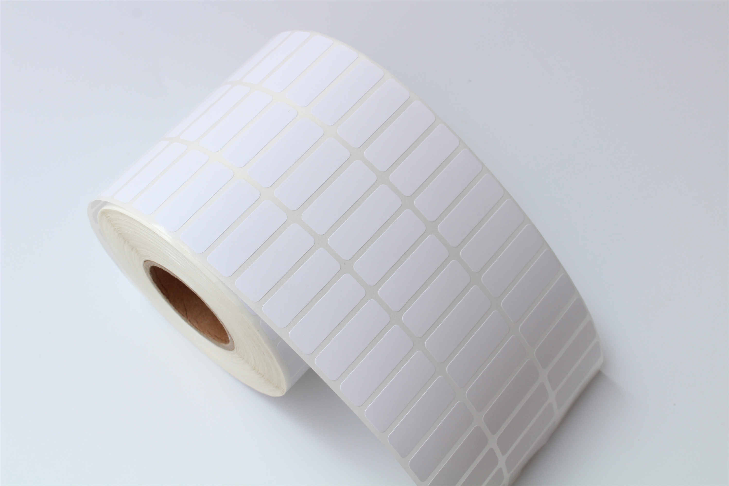 為什么電子塑料元件要進行高低溫試驗的測試